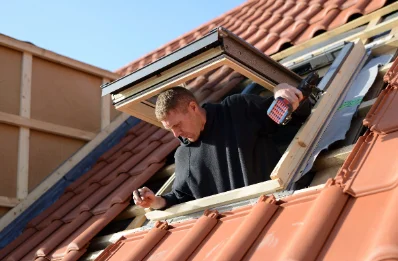 Pose de fenêtres de toit Velux à Monchecourt
